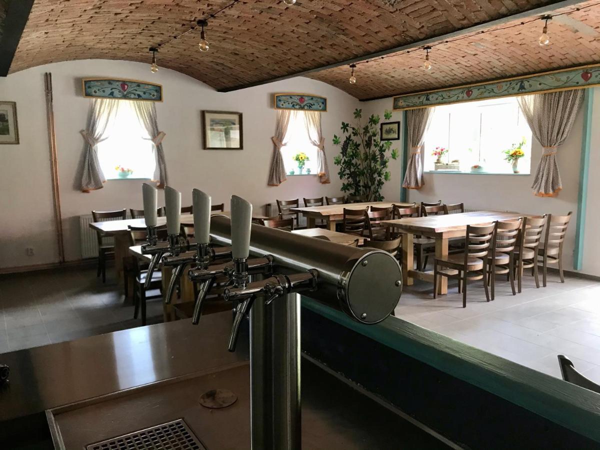 Dusniky Bendovsky Dvur B&B 외부 사진