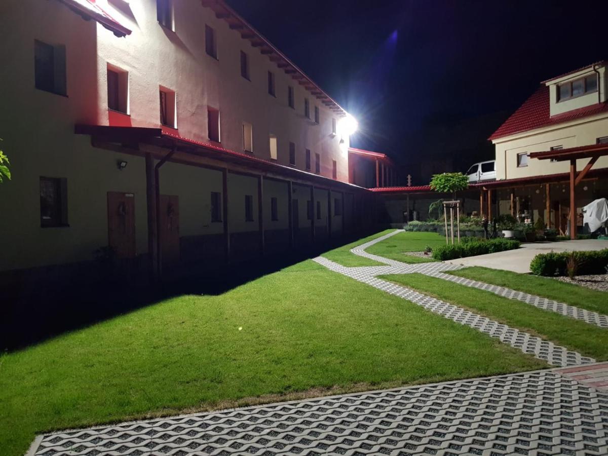 Dusniky Bendovsky Dvur B&B 외부 사진